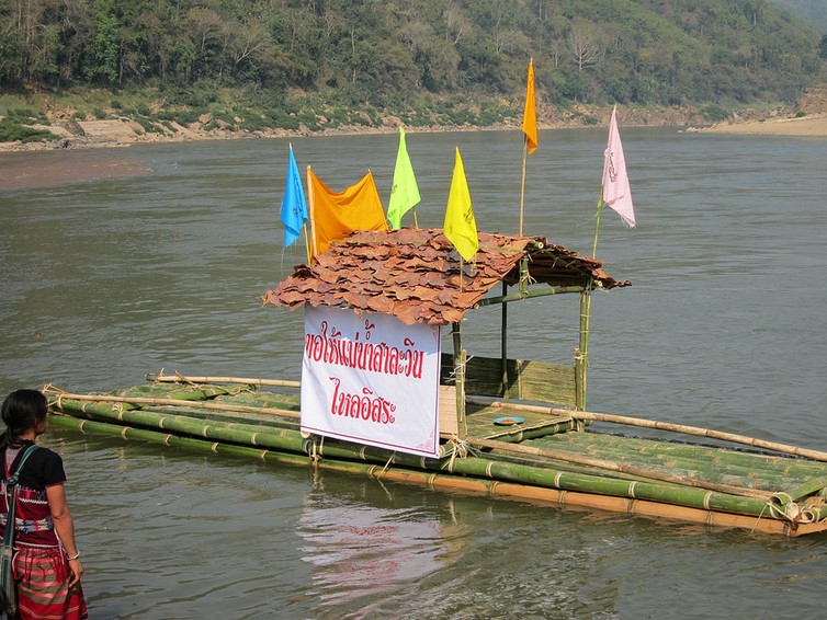 Save the Salween, reads the placard. Local communities have gathered to pray for the river in an international organised event.