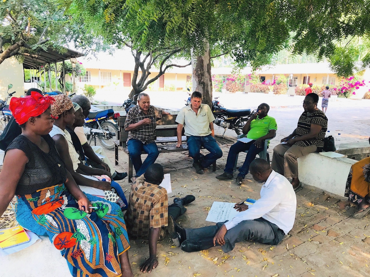 Innovation platform members discuss goat market options in Mozambique.jpg