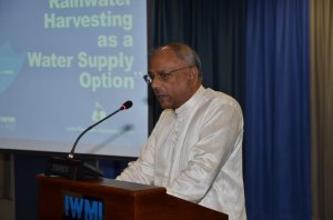 Minister of Water Supply & Drainage and Chief Government Whip, Hon. Dinesh Gunawardena addresses the gathering. Photo: Manoj Jayasuriya