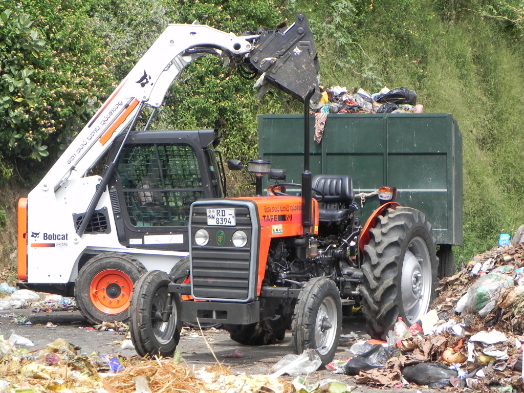 Domestic and commercial solid waste brought by trucks to the KMC compost plant in Kurunegala is sorted into biodegradable and non- biodegradable waste. Fecal sludge is also transported to the septage treatment plant, using septic trucks.
