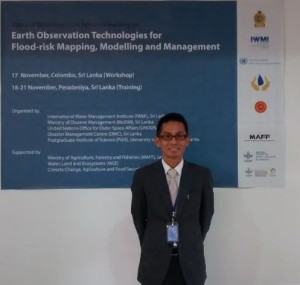 Leading a session at the capacity building workshop on flood-risk mapping, modeling and management at the University of Peradeniya.