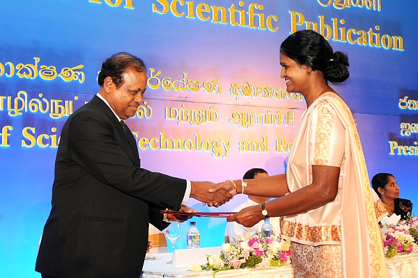 Nishadi Eriyagama receives the President's Award 2015