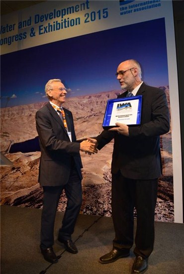 Pay Drechsel receiving the IWA Development award