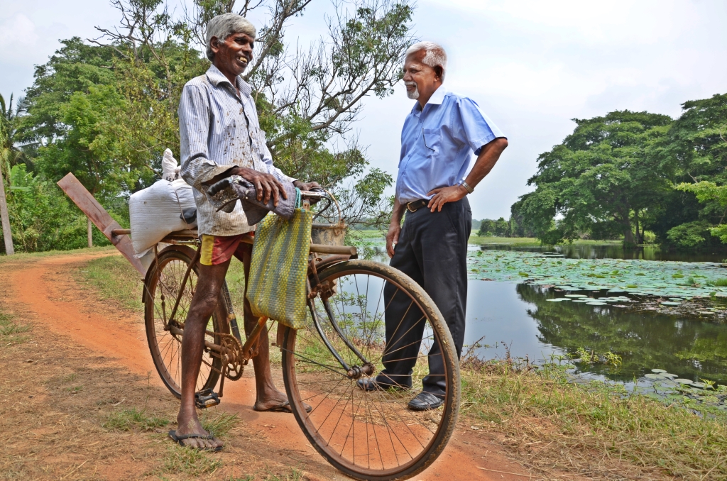 IWMI researcher (right) speaking with a farmer at Thirappane in Anuradhapura District, North Central Province.