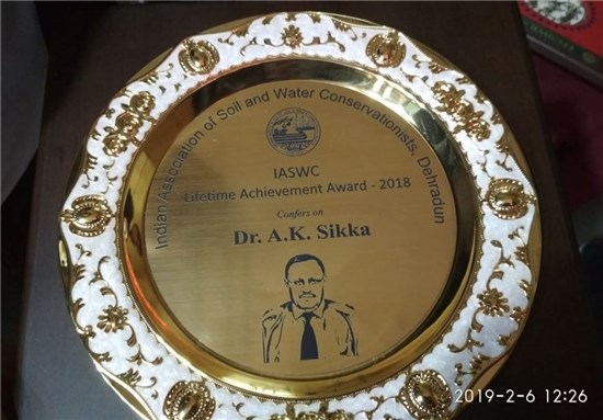 IWMI’s Alok Sikka receives prestigious achievement award