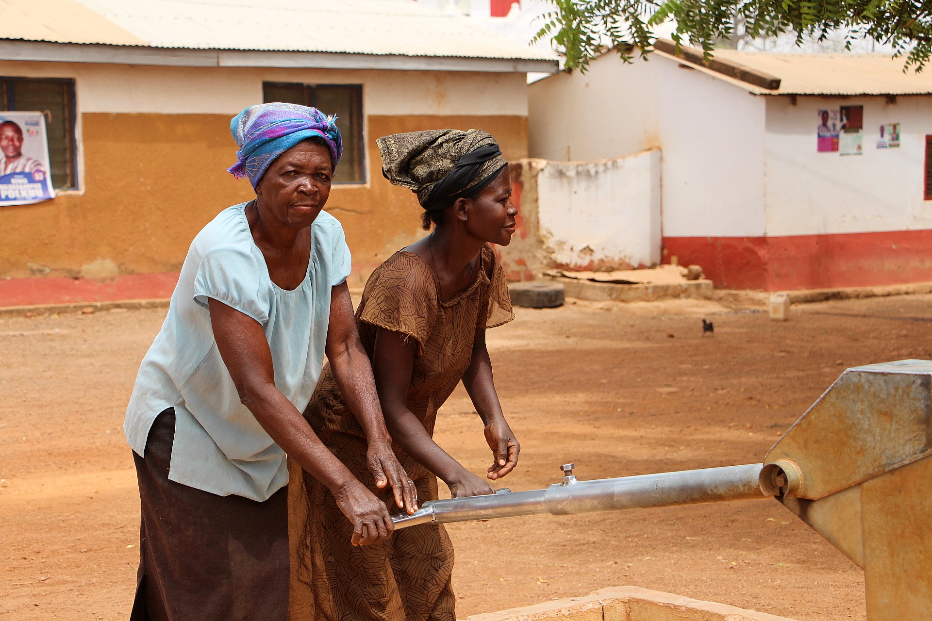 Women pumping water in Nandom, Nandom District in Ghana. Photo credit: IWMI