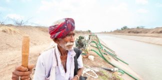 Irrigation in drought-hit Gujarat. Photo: Hamish John Appleby / IWMI