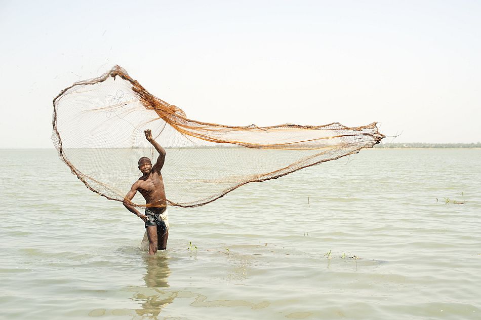 A fisherman casting his net at Tono dam, Upper East Region in Navrongo, Ghana. Photo: Hamish John Appleby / IWMI