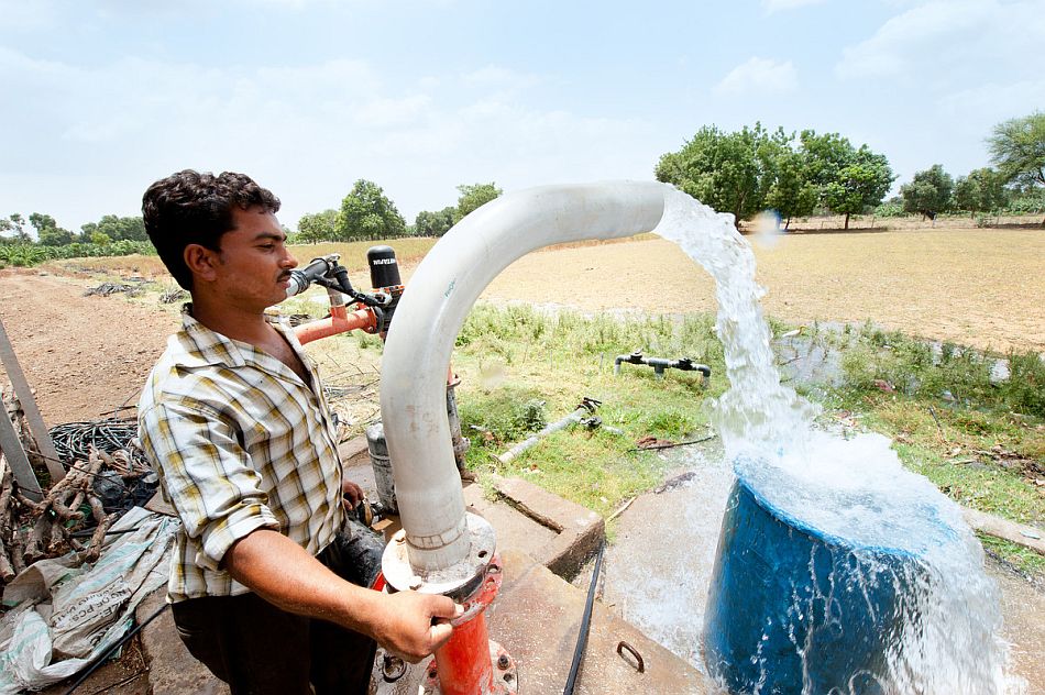 Farmer using an electric water pump to pump groundwater for his plantation. Photo: Hamish John Appleby / IWMI