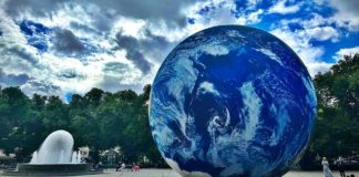 The Terralona Model of Earth exhibit by Visyalove made its way from Czech Republic’s Brno Planetarium Hvězdárna to outside Norra Latin in Stockholm for this year’s World Water Week Photo: Samurdhi Ranasinghe / IWMI