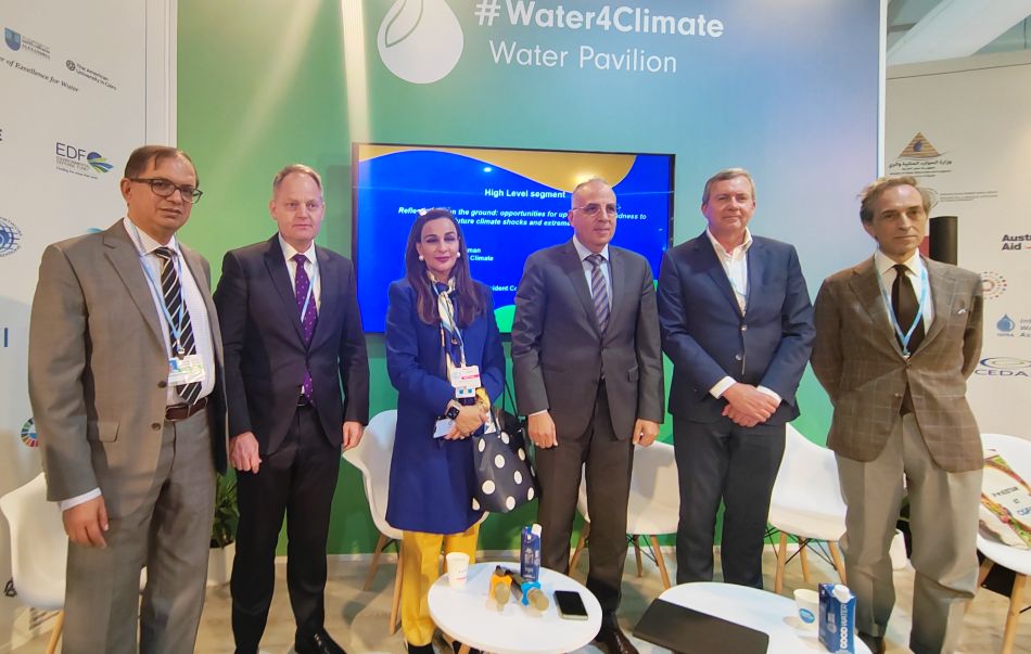 Pakistan Minister of Climate Change, H.E. Sherry Rehman; Egyptian Minister of Water Resources and Irrigation, H.E. Hani Sewilam; Parliament of Western Australia’s Minister for Environment and Climate Action, Hon. Reece Whitby; and, UN Resident Coordinator for Pakistan, Mr. Julien Harneis with Dr. Mark Smith, IWMI’s Director General and Dr. Mohsin Hafeez, Pakistan Representative attending a session organized by IWMI. Photo: Fiona Bottigliero / IWMI