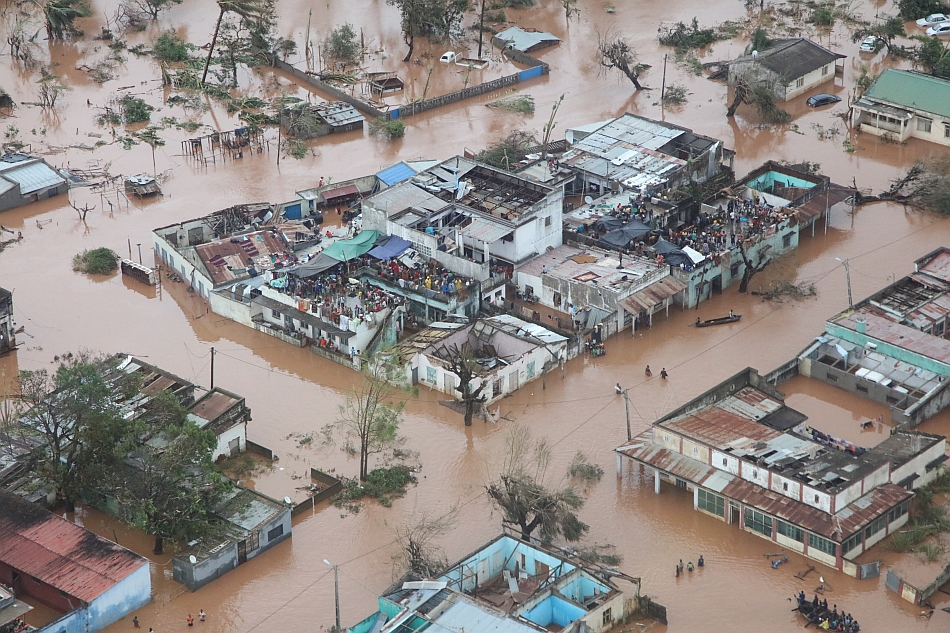 People take refuge on the roofs of buildings following flooding caused by Cyclone Idai in Mozambique, 2019. World Vision/DFID