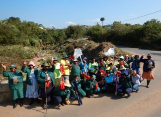 Enviro-Champs take a group photo before checking the health of a river. GroundTruth and the Duzi-uMngeni Conservation Trust (DUCT).